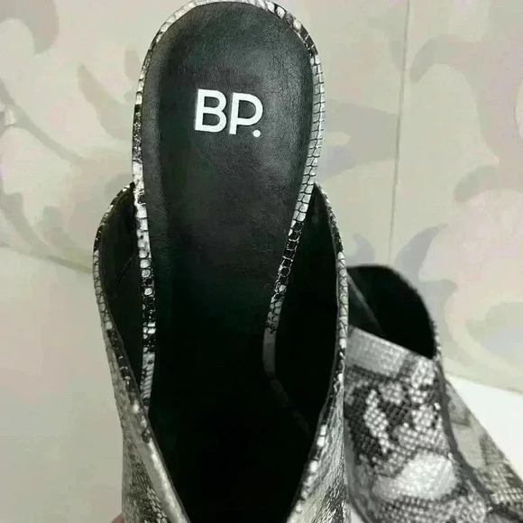 B.P. Snakeskin Heeled Peep Toe Mule NWOT - Picture 8 of 8